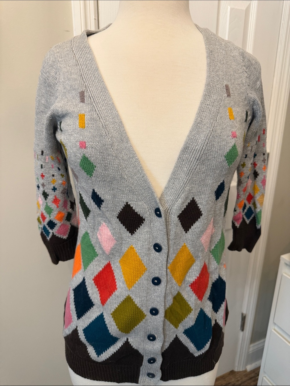 Women's Gray Argyle Button-Front Cardigan with Multicolor Diamonds